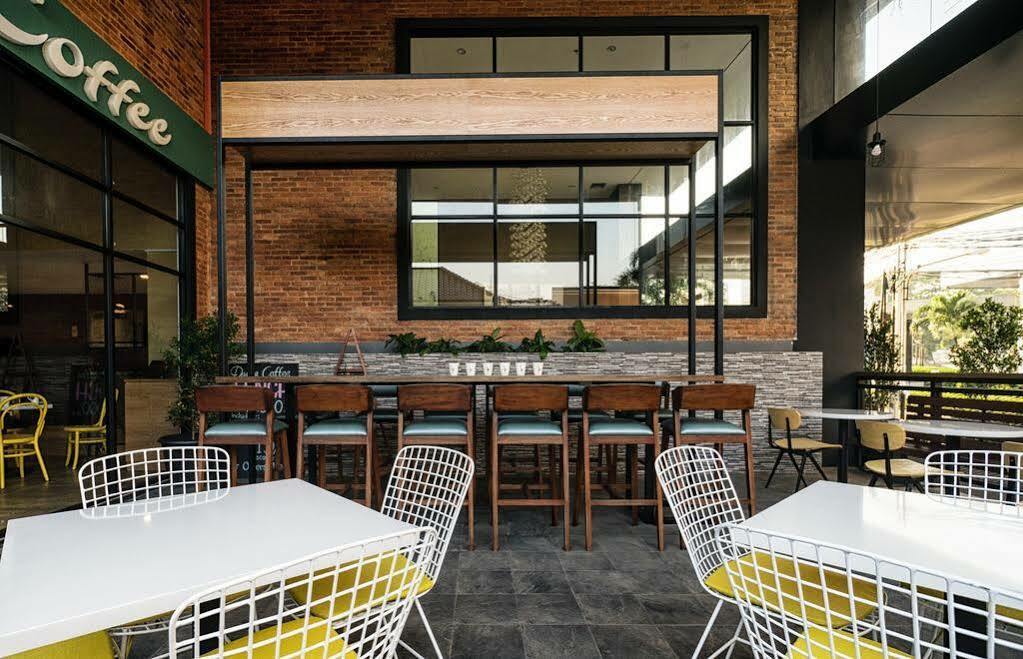 Liberty Hotel Thamrin Jakarta Exterior foto